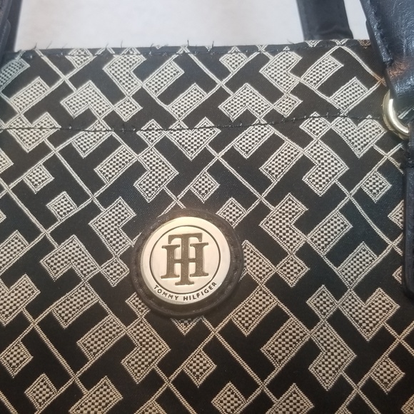 Tommy Hillfiger Tote/Handbag/Purse/Gray & Black - Picture 6 of 8